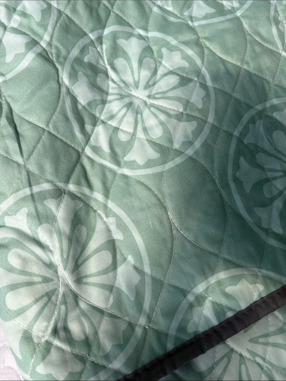 Madison Park Gray and Aqua Damask reversible 4 piece Quilt Set